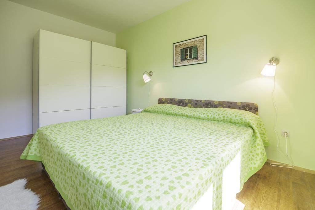 Apartments Popaj Komiza Exterior photo