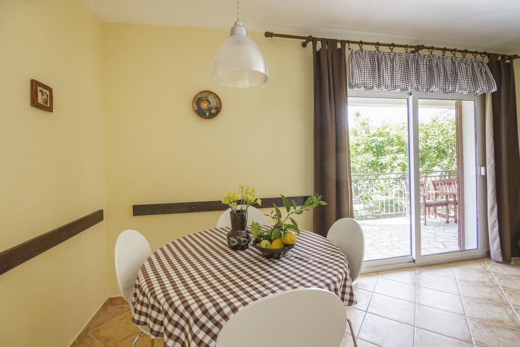Apartments Popaj Komiza Exterior photo